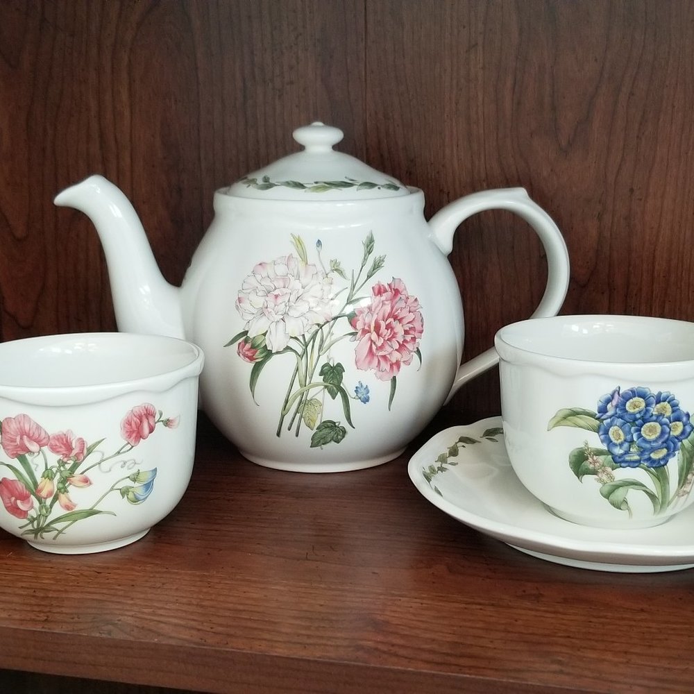 Noritake Casual Gourmet Garden Tea Pot with Lid & 2 Cups & 1 Saucer